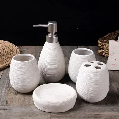 Zara Home Bathroom Set - Badezimmerzubehör aus Keramik, Lotionsflasche, Zahnbürstenhalter, Seifenschale,